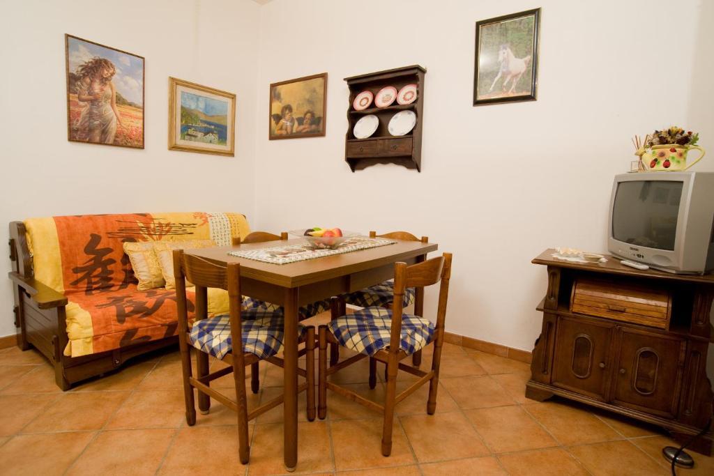 Podere Il Fattoio ฟิลยีเน วัลดาร์โน ห้อง รูปภาพ